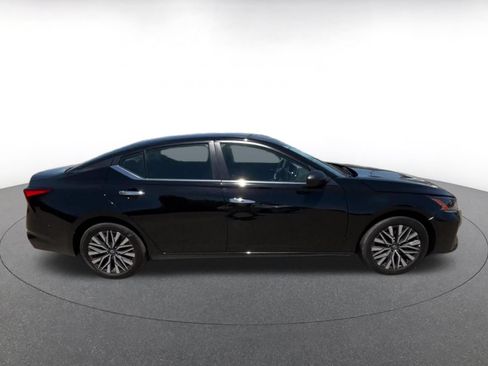 Used 2025 Nissan Altima 2.5 SV FWD image 16