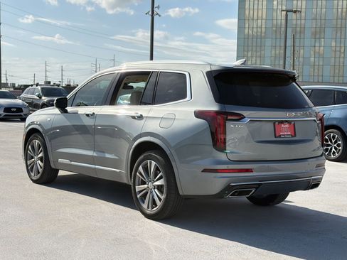 Used 2023 Cadillac XT6 Premium Luxury image 3