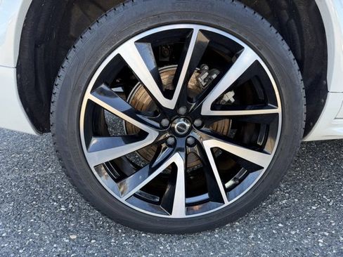 Certified 2023 Volvo XC90 B5 Plus w/ Protection Package Premier image 18