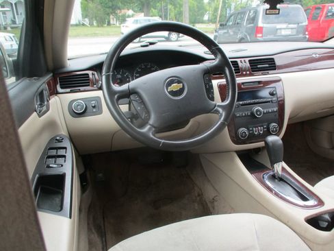 Used 2011 Chevrolet Impala LT FWD image 11