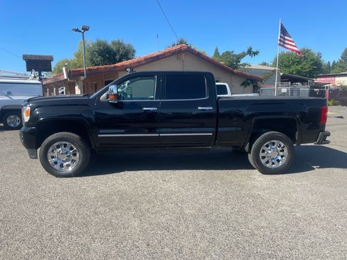 Used 2016 GMC Sierra 2500 Denali w/ Duramax Plus Package AWD/4WD image 7