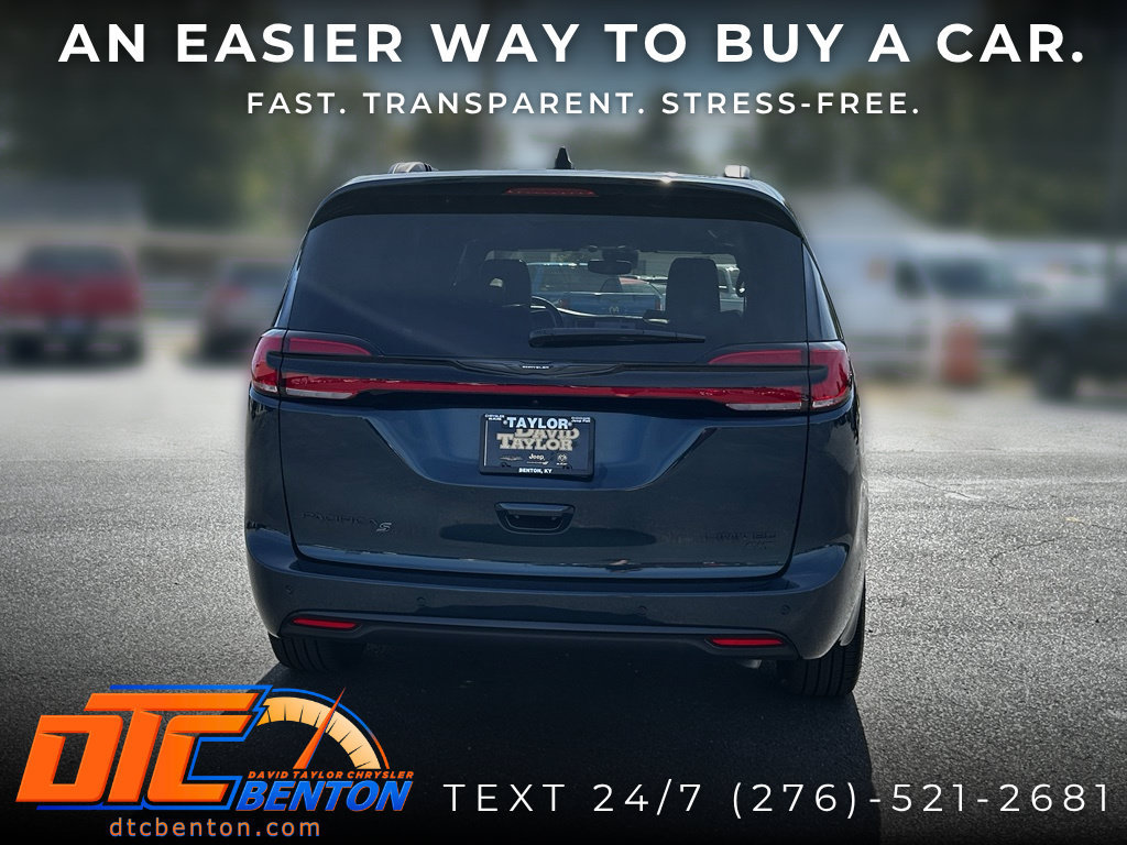 Used 2025 Chrysler Pacifica Limited AWD/4WD image 6