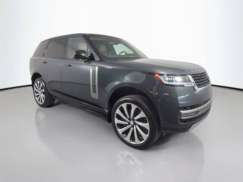 Used 2025 Land Rover Range Rover SE AWD/4WD image 3
