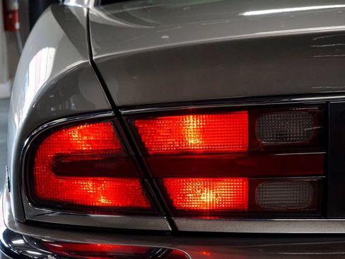 Used 2003 Buick Park Avenue Ultra FWD image 68