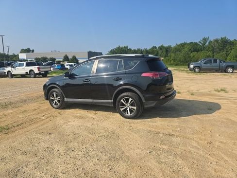 Used 2018 Toyota RAV4 XLE FWD image 5