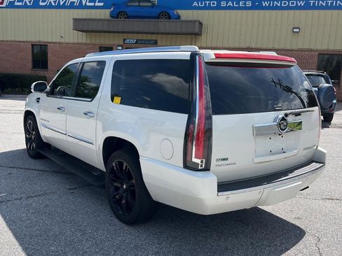 Used 2011 Cadillac Escalade ESV Platinum AWD/4WD image 3