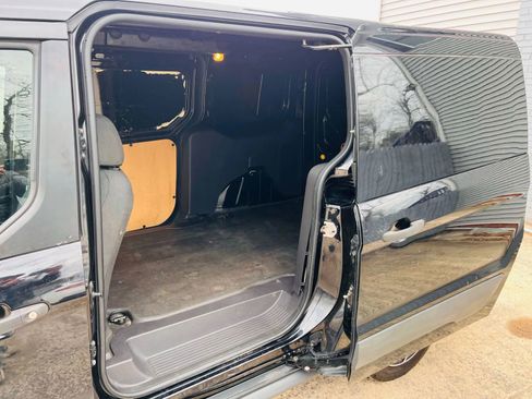 Used 2017 Ford Transit Connect XLT image 24