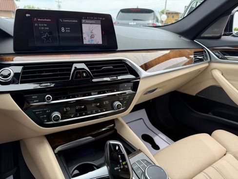 Used 2019 BMW 530e xDrive w/ Convenience Package AWD/4WD image 12