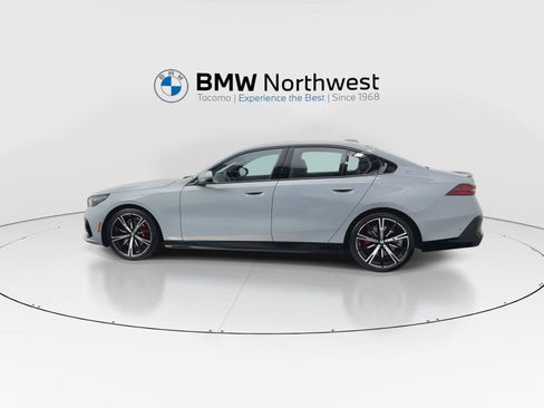 Used 2026 BMW 530i xDrive w/ M Sport Package AWD/4WD image 11