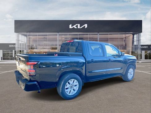 Used 2023 Nissan Frontier SV image 8