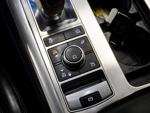 Used 2022 Land Rover Range Rover Sport SVR image 35