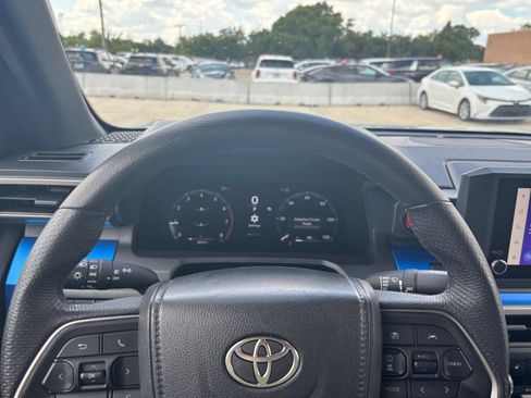 Used 2025 Toyota Tacoma TRD Off-Road AWD/4WD image 26