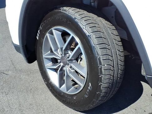 Used 2022 Jeep Grand Cherokee Limited AWD/4WD image 9
