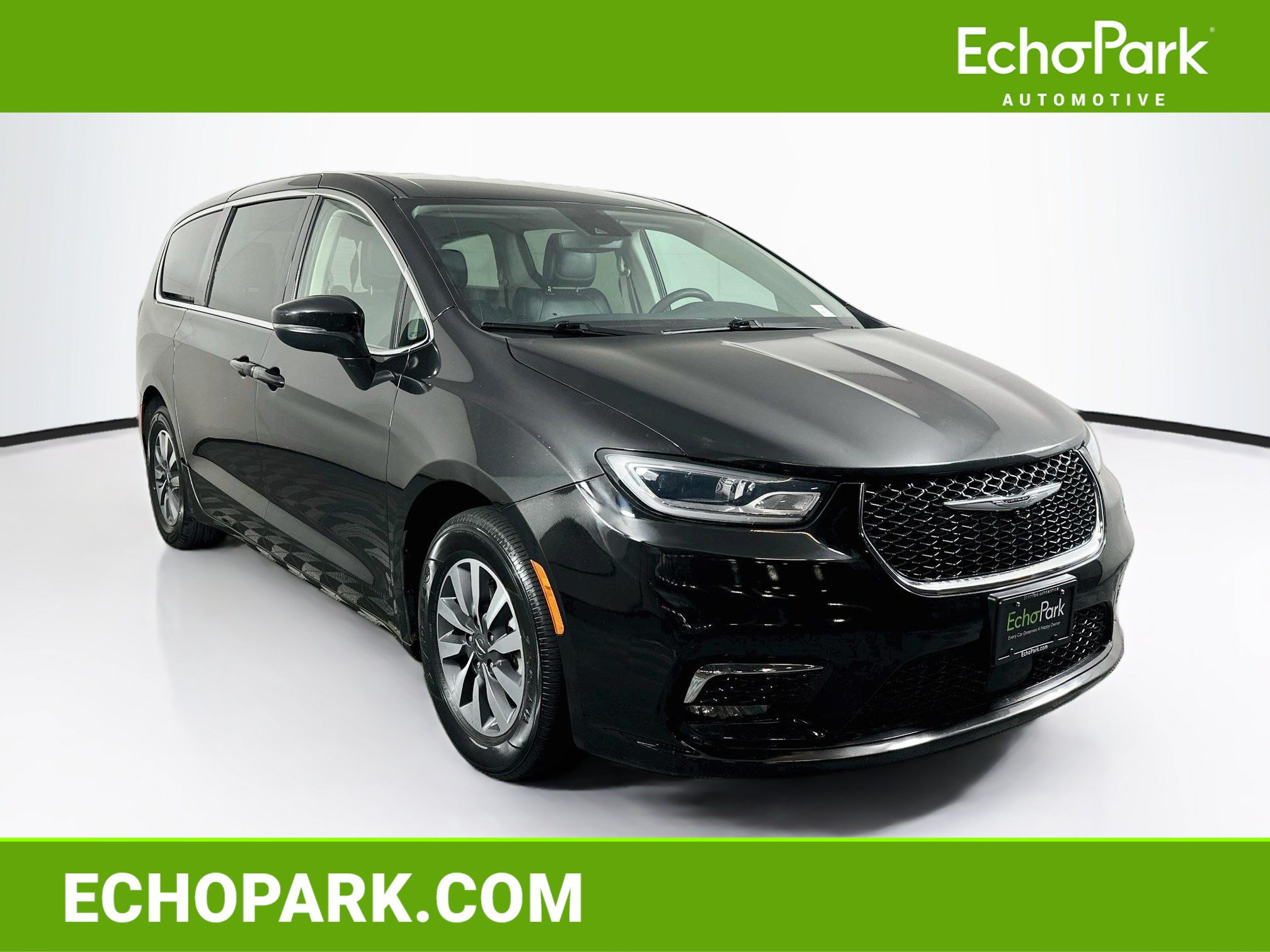 Used 2023 Chrysler Pacifica Touring-L FWD image 1