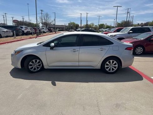 Used 2021 Toyota Corolla LE image 6