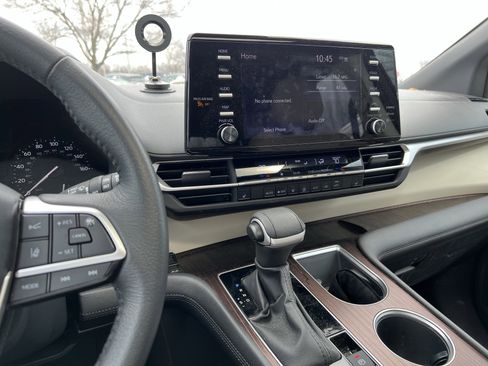 Used 2023 Toyota Sienna XLE image 18