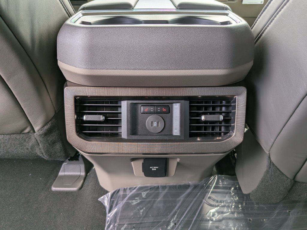 New 2027 Ford F350 Platinum w/ Platinum Plus Package AWD/4WD image 18