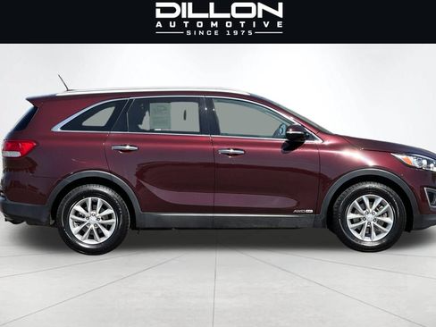 Used 2017 Kia Sorento AWD image 3