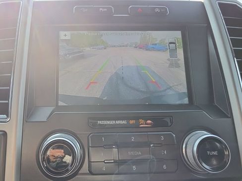 Used 2019 Ford F150 Lariat w/ Equipment Group 502A Luxury AWD/4WD image 19