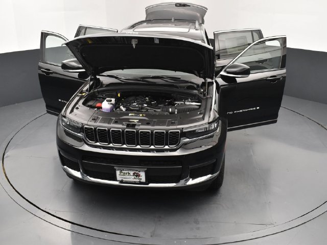 Used 2025 Jeep Grand Cherokee L Limited w/ Trailer Tow Package AWD/4WD image 26