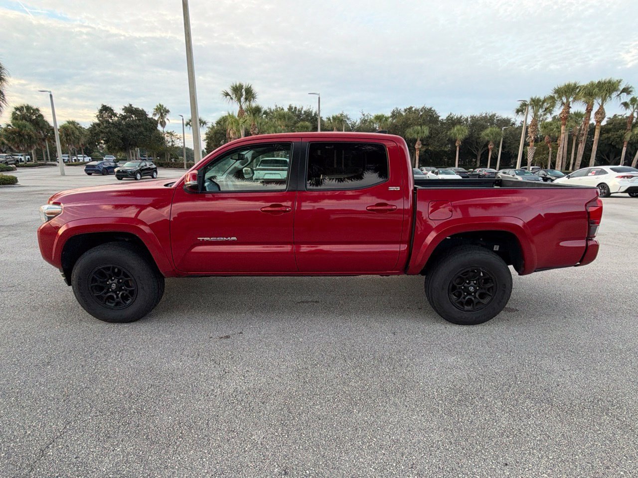Used 2022 Toyota Tacoma SR5 w/ Technology Package RWD image 2