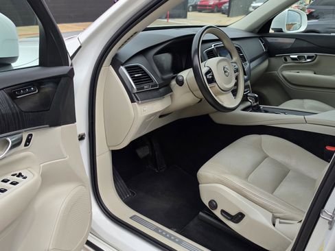 Used 2020 Volvo XC90 T6 Momentum AWD/4WD image 24