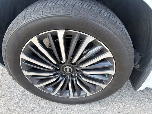 Used 2025 Nissan Armada Platinum Reserve RWD image 12