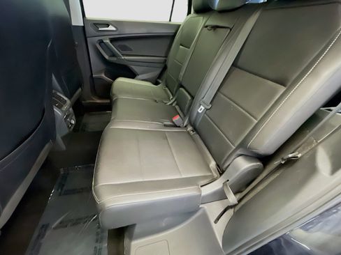 Used 2020 Volkswagen Tiguan SE image 14
