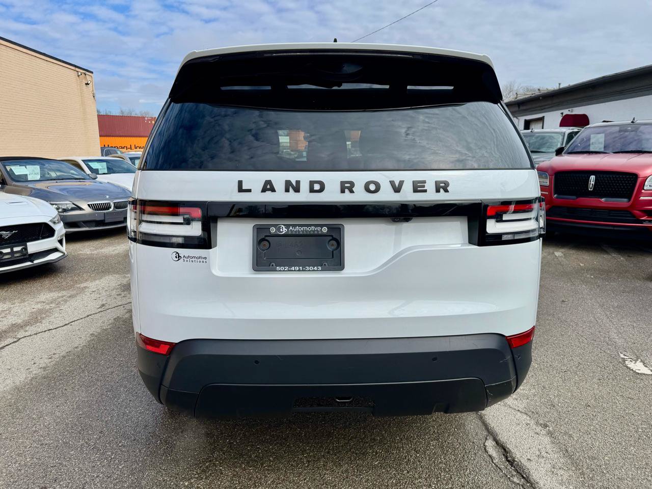 Used 2017 Land Rover Discovery SE AWD/4WD image 10