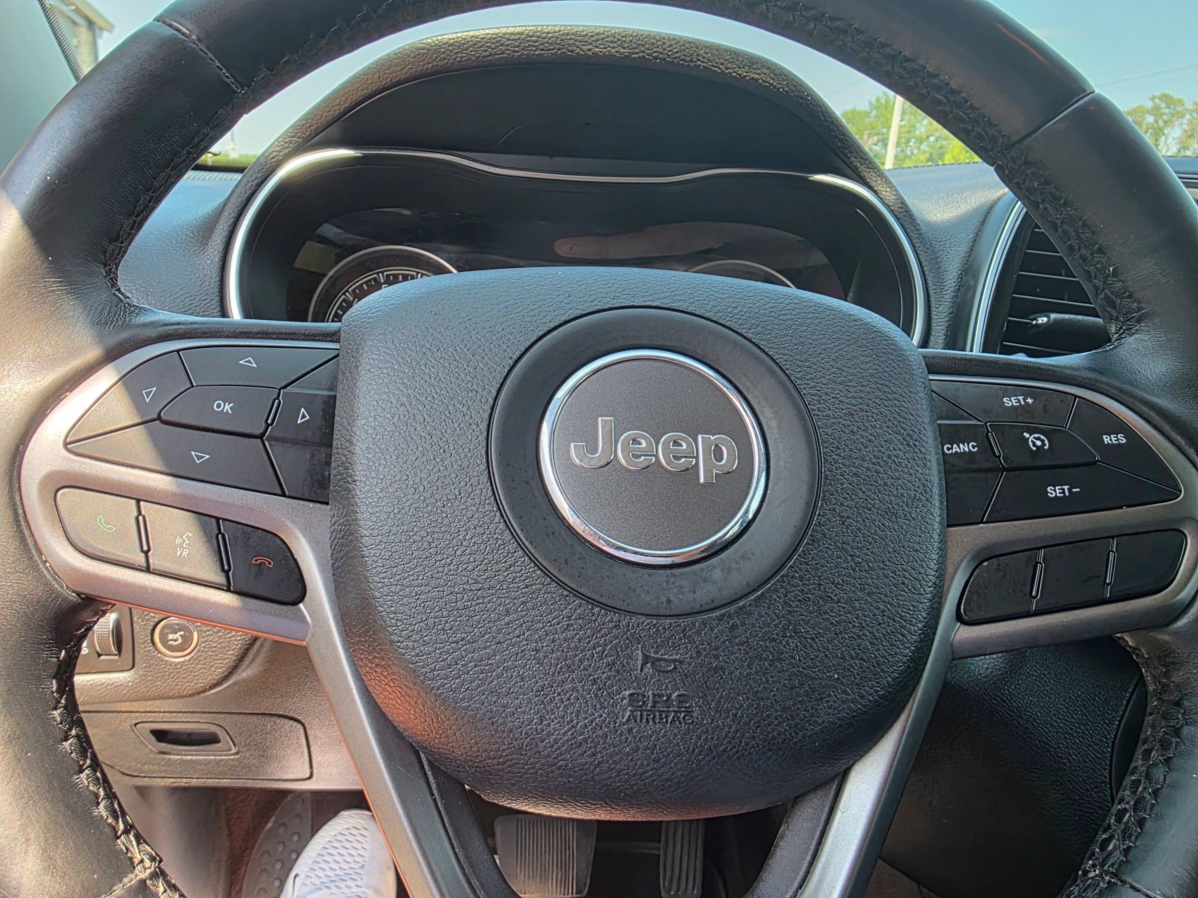 Used 2019 Jeep Cherokee Limited AWD/4WD image 15