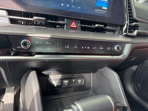 Used 2024 Kia Sportage SX image 19