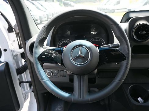 Used 2025 Mercedes-Benz Sprinter 2500 image 2