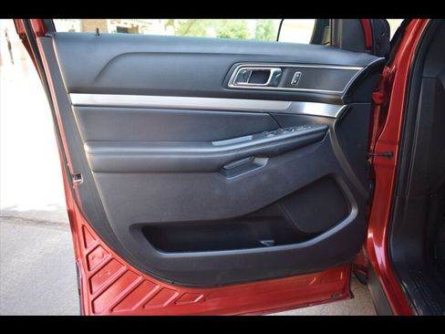 Used 2019 Ford Explorer XLT w/ Equipment Group 202A FWD image 18