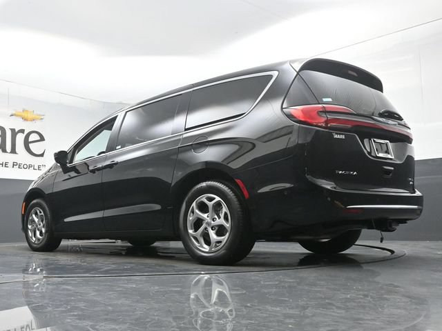 Used 2024 Chrysler Pacifica Limited AWD/4WD image 5