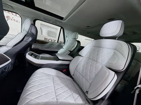 New 2026 Lincoln Navigator L Black Label AWD/4WD image 26