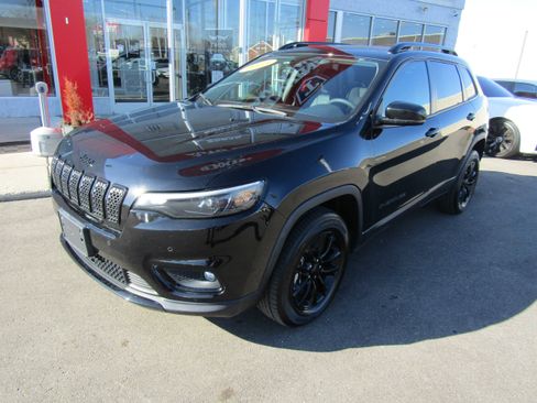 Used 2023 Jeep Cherokee Altitude Lux image 2