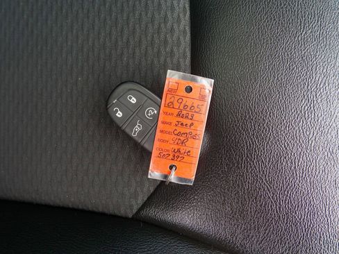 Used 2023 Jeep Compass Latitude w/ Sun and Sound Group AWD/4WD image 31