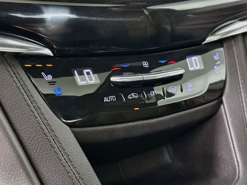 Used 2020 Cadillac XT6 Premium Luxury FWD image 18