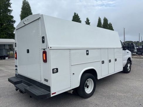 Used 2023 Ford E-450 and Econoline 450 Super Duty w/ Power Windows & Locks Group RWD image 5
