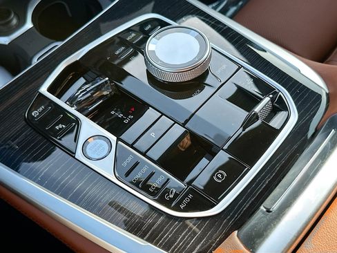 New 2027 BMW X7 xDrive40i w/ Executive Package AWD/4WD image 13