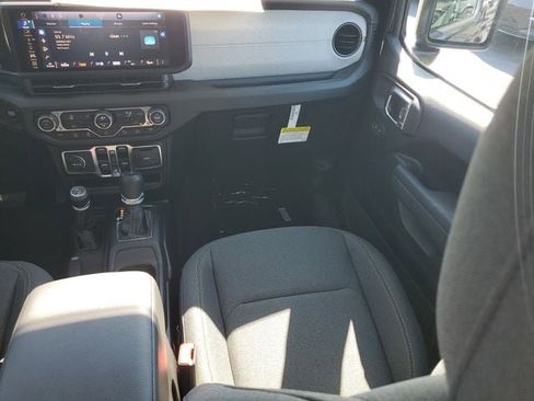 New 2025 Jeep Gladiator Sport image 18