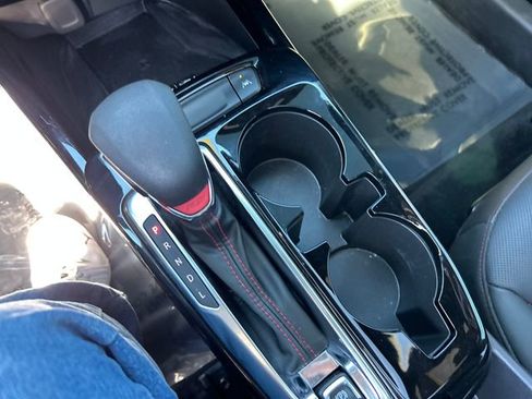 Used 2024 Chevrolet Trax RS w/ Sunroof Package image 19