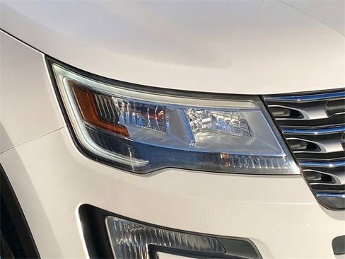 Used 2017 Ford Explorer Limited image 4