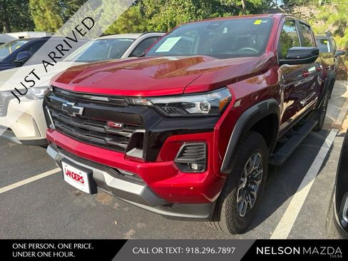 Used 2024 Chevrolet Colorado Z71 w/ Z71 Convenience Package 2 AWD/4WD image 1