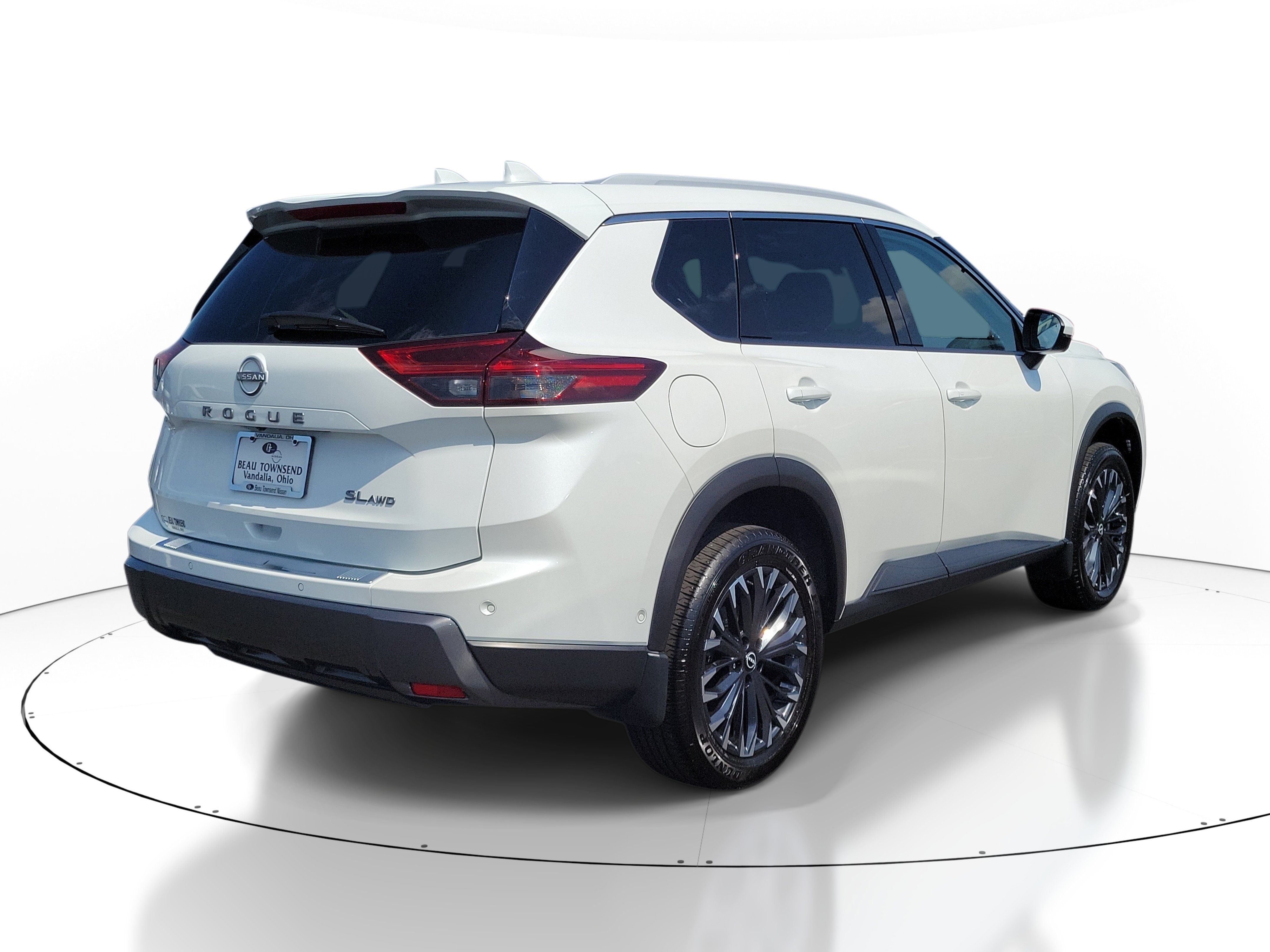 Certified 2025 Nissan Rogue SL w/ Tech Package AWD/4WD image 4