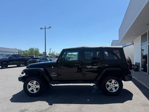 Used 2016 Jeep Wrangler Unlimited Sahara w/ Connectivity Group AWD/4WD image 26