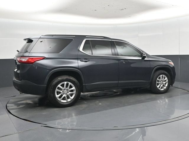 Used 2021 Chevrolet Traverse LT w/ LPO, Blackout Package FWD image 3