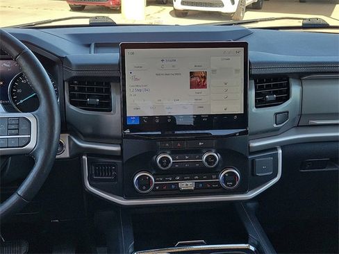 Used 2024 Ford Expedition XLT image 10