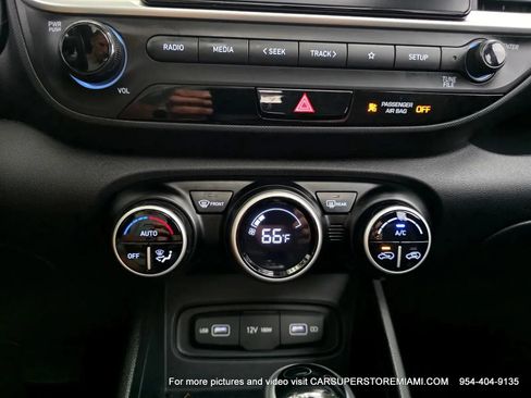 Used 2022 Hyundai Venue SEL FWD image 36