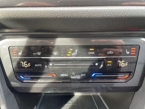 Used 2023 Volkswagen Tiguan SE image 19